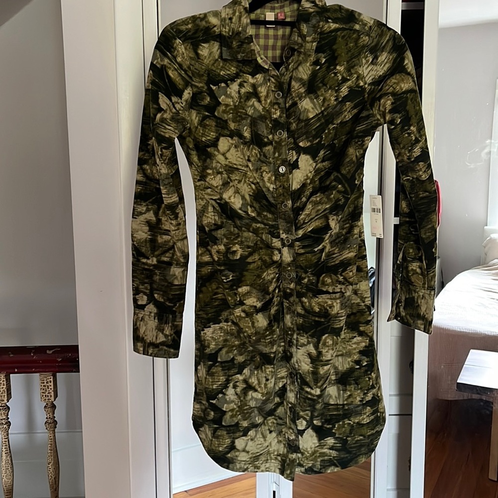 Pilcro dress from Anthropology in size 0. Green dress with cream detail.